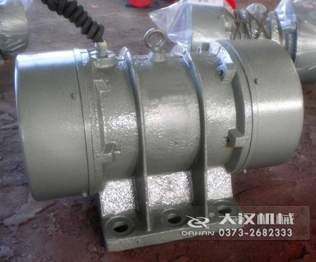 VB振動(dòng)電機(jī)是靠偏心塊的振動(dòng)而造成的，振動(dòng)源所以偏心塊的角度和大小是比較重要的。