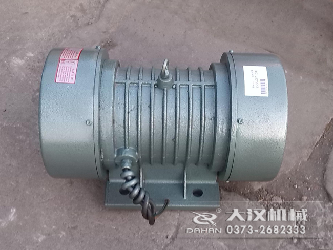VB振動(dòng)電機(jī)的選型要根據(jù)所匹配產(chǎn)品需要的激振大小，進(jìn)行選擇。