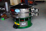 800型單層三次元振動篩，產(chǎn)量可達800kg/h。